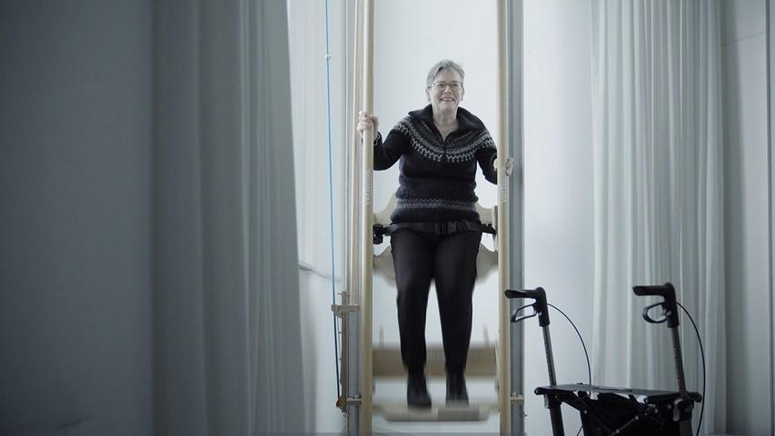 Manually-operated-lift