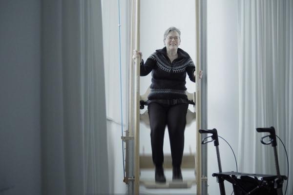 Manually-operated-lift